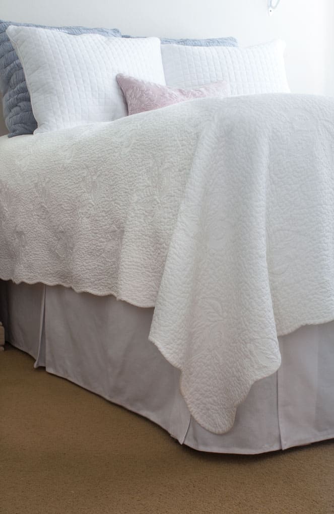 easy sew or new-sew pleated bed skirt bed with bedspread and bed skirt with white and pink pillows