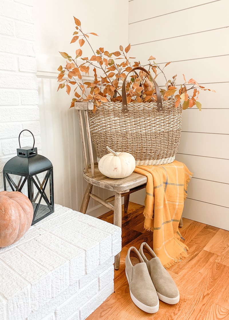 fall apartment entryway decor inspiration photo