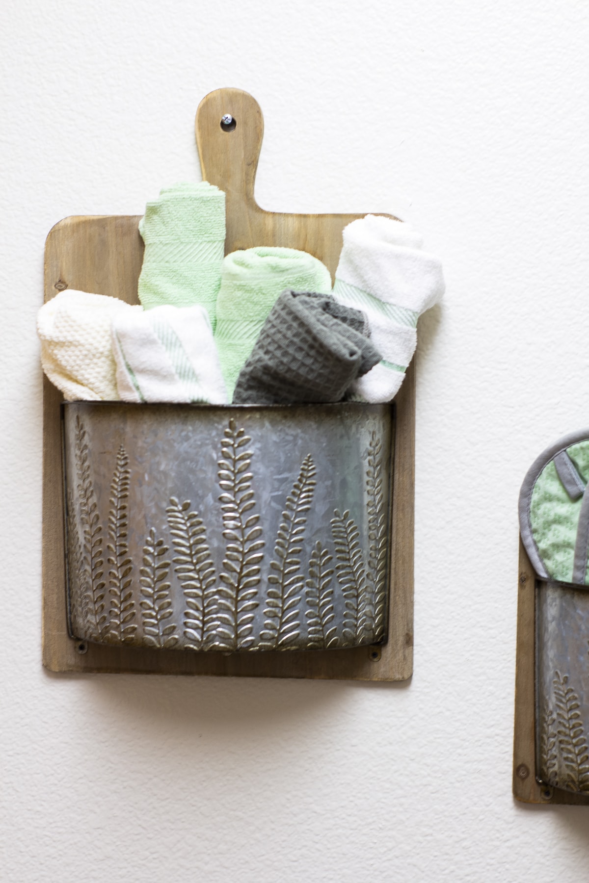 wall hangings with towels
