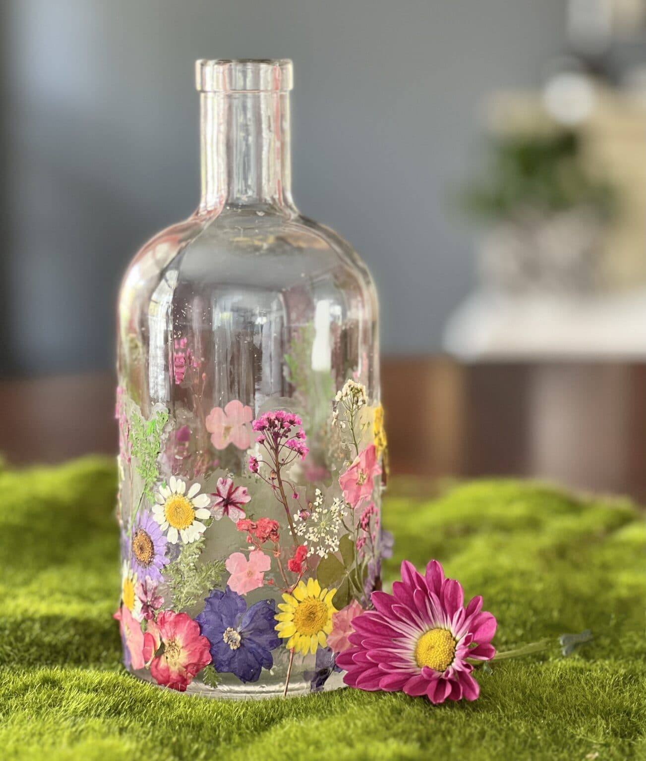 tuesday turn about 202 floral gala pressed flower vase sitting on grass with daisy on the side